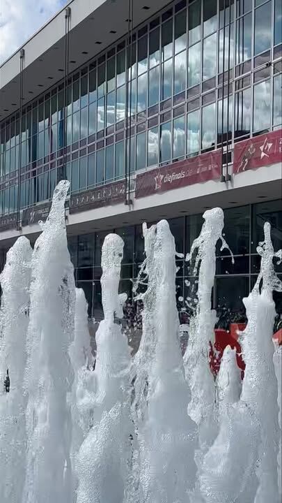 Die Finals in Dresden waren eine gute Idee, toll organisiert und eine schöne Werbung für unsere Stadt. Nebenbei: Zum Glück hat der Stadtrat die Stadtverwaltung dazu gebracht, die vielen Dresdner Springbrunnen doch anzuschalten und nicht - wie von der grünen Umweltbürgermeisterin geplant - in diesem Jahr trocken zu lassen. Man stelle sich vor, was das bei den Finals für einen Eindruck gemacht hätte! 
Fraktion Team Zastrow