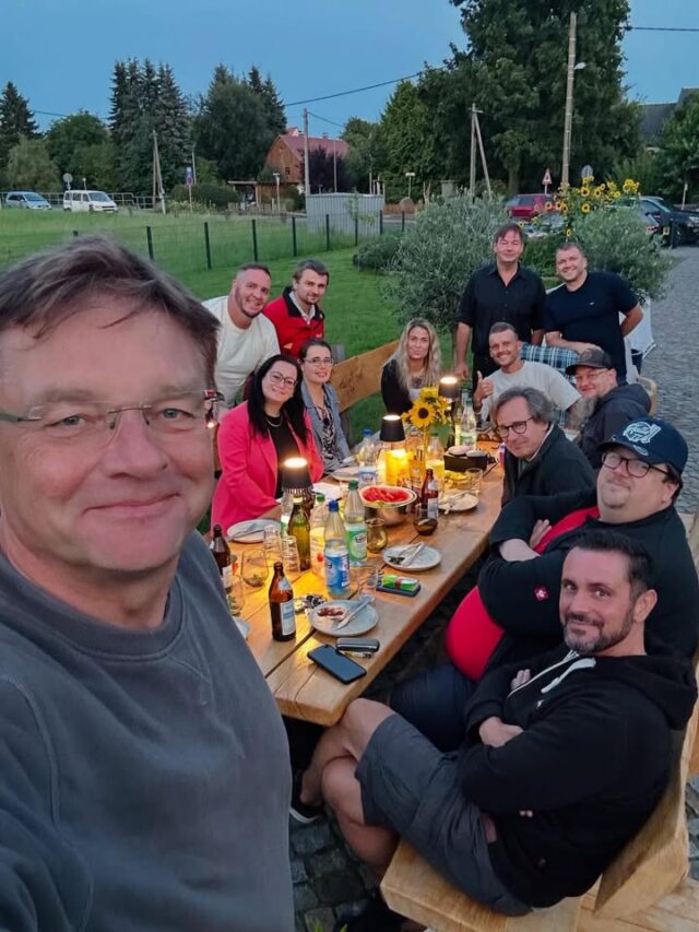 Das NORD-Team ist wieder am Start. Erstes Team-Treffen zum Ende der Sommerferien in Schönborn. Es gibt viel zu tun. Schwimmhalle Klotzsche, die Verkehrs- und Parksituation im Dresdner Norden und üble Schmierereien in der Heide und ganz neu am Waldbad Weixdorf waren nur einige der Themen, über die wir gesprochen haben.