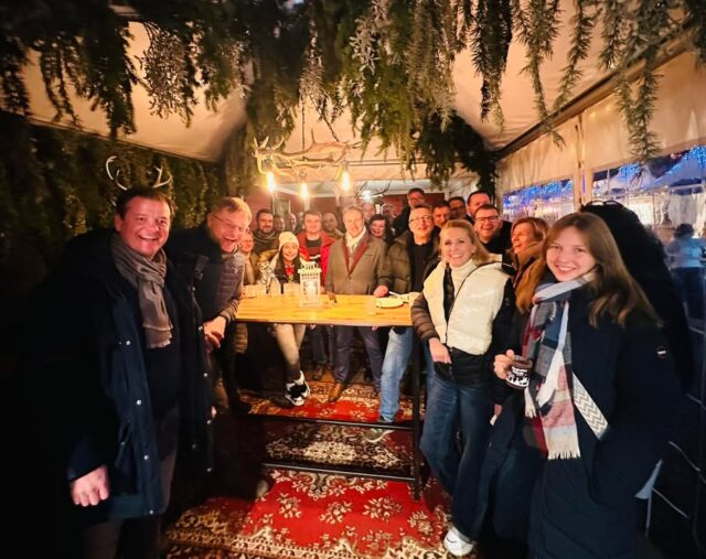 TEAM-Weihnachtsfeier auf dem Augustusmarkt. Eine wirkliche tolle Truppe und alles noch so wie am ersten Tag. Danke dafür und frohe Weihnachten allerseits!